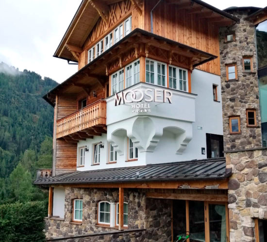 Mooserhotel Leuchtschrift